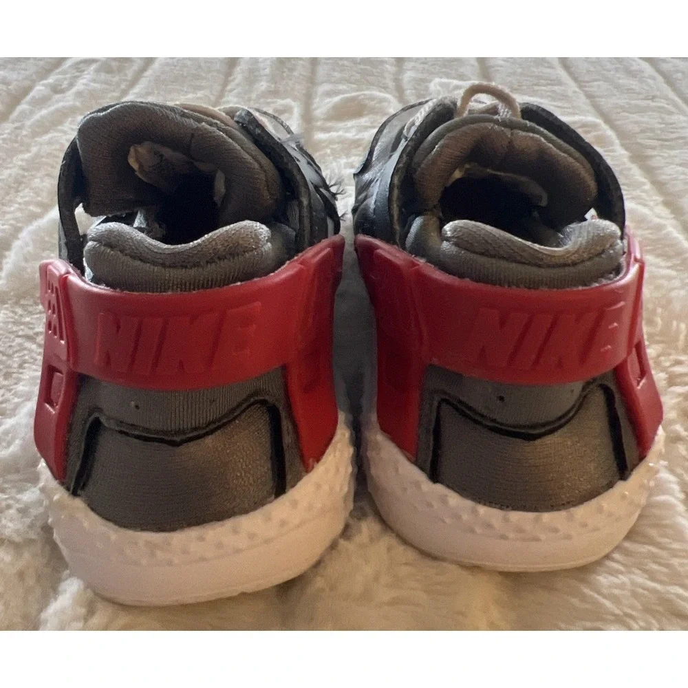 Nike hurache shoes